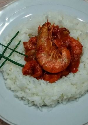 Una foto de Mariscos al tomate