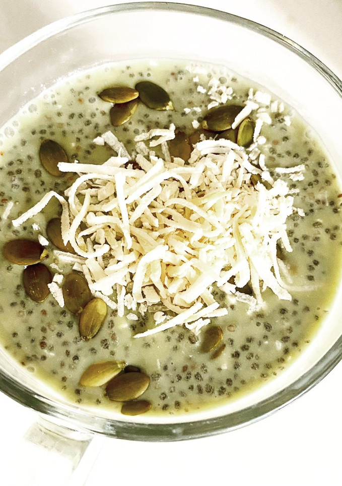 Una foto de Pudín de chía con matcha y coco
