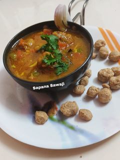 सोयाबीन ग्रेव्हीभाजी (soyabean gravy bhaji recipe in marathi) रेसिपी चे मुख्य फोटो