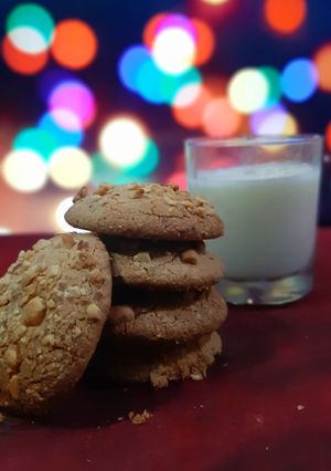 पीनट कुकीज(Peanut cookies recipe in Hindi) रेसिपी मुख्य फोटो