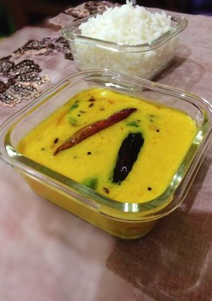 A picture of Rajasthani Besan Kadhi.
