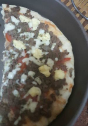 صورة لوصفة بيتزا باللحمه المفرومه 😙🍕