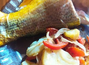 Una foto de Pescado dorado al horno😋