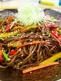 Tăieței prăjiți Soba cu porc și legume