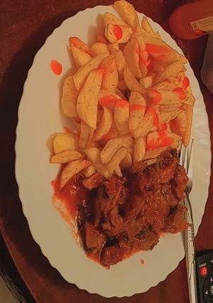 A picture of Chips with pork.
