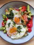 Ensalada de huevo frito