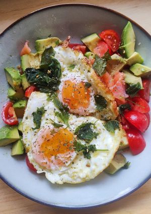 Una foto de Ensalada de huevo frito