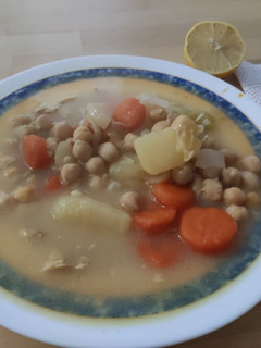 Una foto de Puchero con pollo y verduras