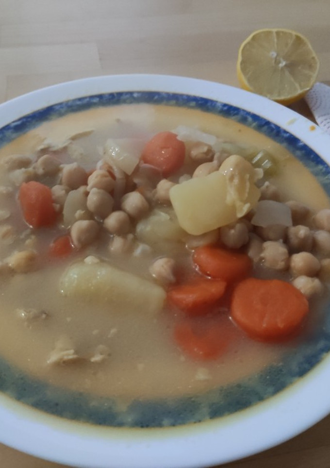 Una foto de Puchero con pollo y verduras