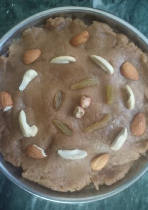 गेहूं के आटे का हलवा (gehu ke atte ka halwa recipe in Hindi) रेसिपी मुख्य फोटो