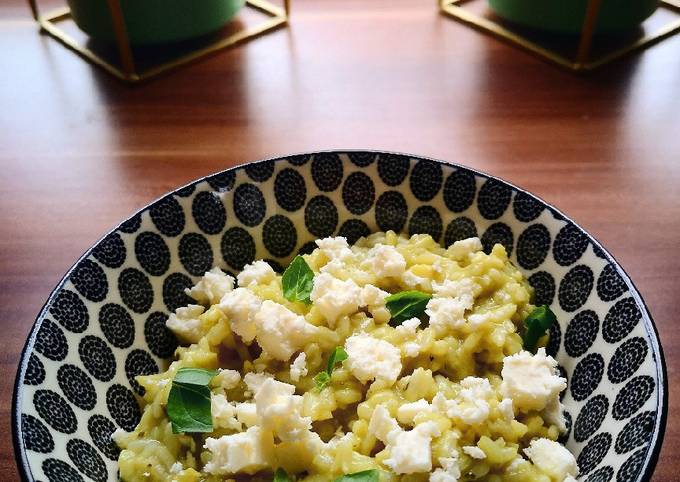 Risotto mit Avocado, Limette und Feta