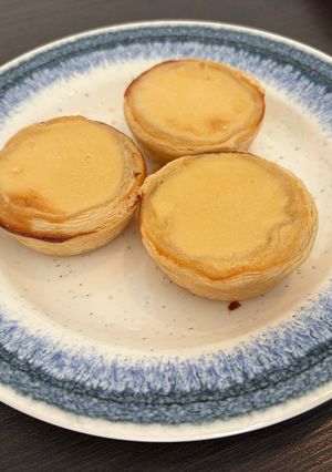 A picture of Egg Tart 酥皮蛋撻.