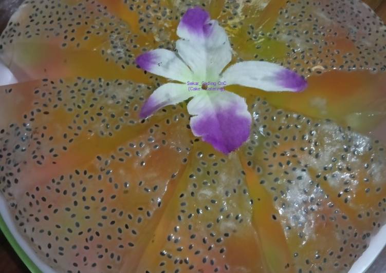 Bagaimana Menyiapkan Puding mozaik selasih nutrijel yang Lezat
