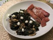 Una foto de portobello con queso azul