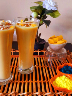 मैंगो मिल्क शेक (Mango Milkshake recipe in Hindi) रेसिपी मुख्य फोटो