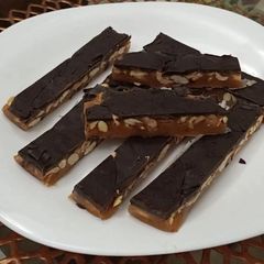 A picture of Homemade Snickers Bars.