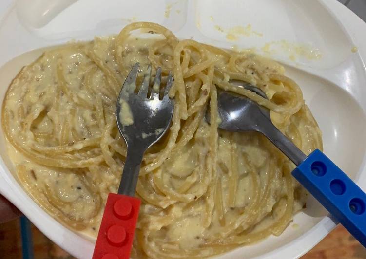 12. Spaghetti creamy carbonara