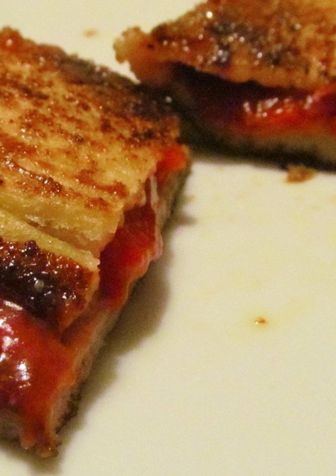 Una foto de Crepes de fresas caramelizadas!