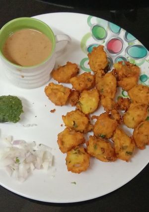 A picture of Moongdal pakoda.
