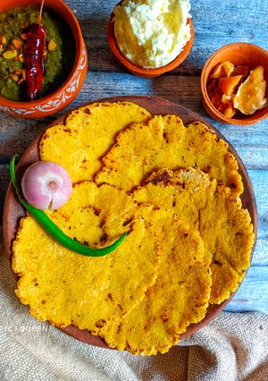 મકાઈ ની રોટલી (Makai ni rotli recipe in Gujarati) રેસીપી મુખ્ય ફોટો