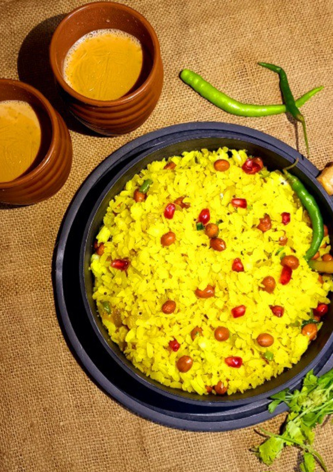 A picture of Kanda poha (Bombay style).