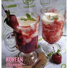 รูปของ Korean strawberry milk latte
