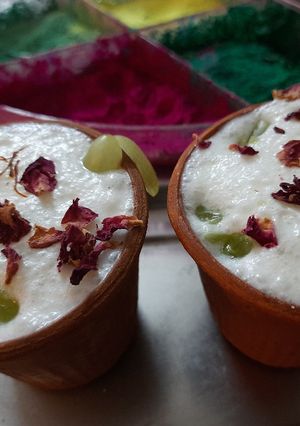 अंगूरी शाही लस्सी (angoori shahi lassi recipe in Hindi) रेसिपी मुख्य फोटो