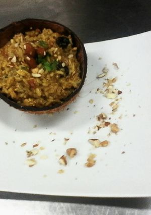 Una foto de Arroz al curry con coco y frutos secos🍚