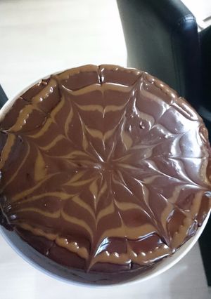 صورة لوصفة كيك الشوكولا بصوص الشوكولا