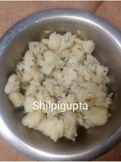 व्रत के आलू (vrat ke aloo recipe in Hindi) रेसिपी मुख्य फोटो