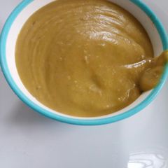 A picture of Cream of pea and potatoes soup.