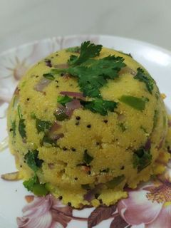 ઉપમા (Upma Recipe In Gujarati) રેસીપી મુખ્ય ફોટો