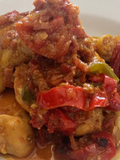 Una foto de Pollo al chilindrón