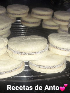 Una foto de Alfajores de maicena 💕