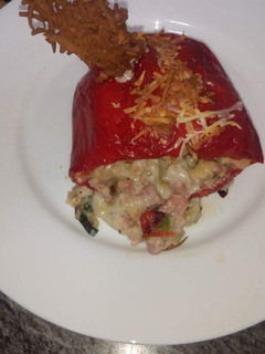 Una foto de Pimientos rojos rellenos