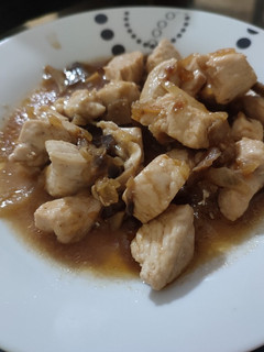 Una foto de Pollo con champiñones y salsa de soja