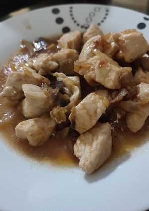 Una foto de Pollo con champiñones y salsa de soja