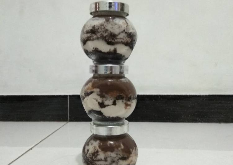 Dessert oreo in a jar