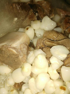 Una foto de Pozole blanco estilo Xochitl