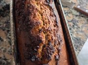 Una foto de budin de banana y mantequilla de mani