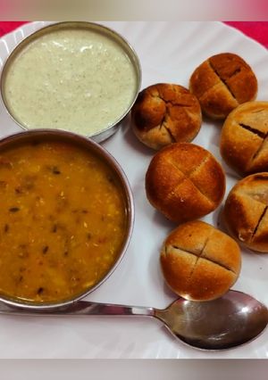 दाल बाटी(dal bati recipe in Hindi) रेसिपी मुख्य फोटो