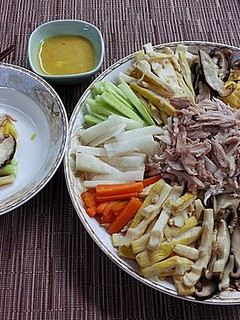 韓國料理 ~ 雞絲蔬菜冷盤配芥末醬 的食譜成品照片