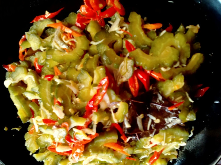 Bagaimana Menyiapkan Tumis Pare Teri nasi Sederhana, Sempurna