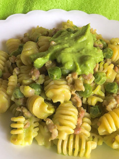 Foto di Pasta con crema di piselli e salsiccia
