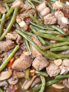 A picture of Pork, beans and mushrooms.