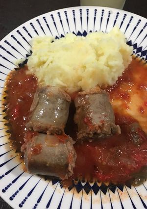 Una foto de Chorizo a la pomarola con puré