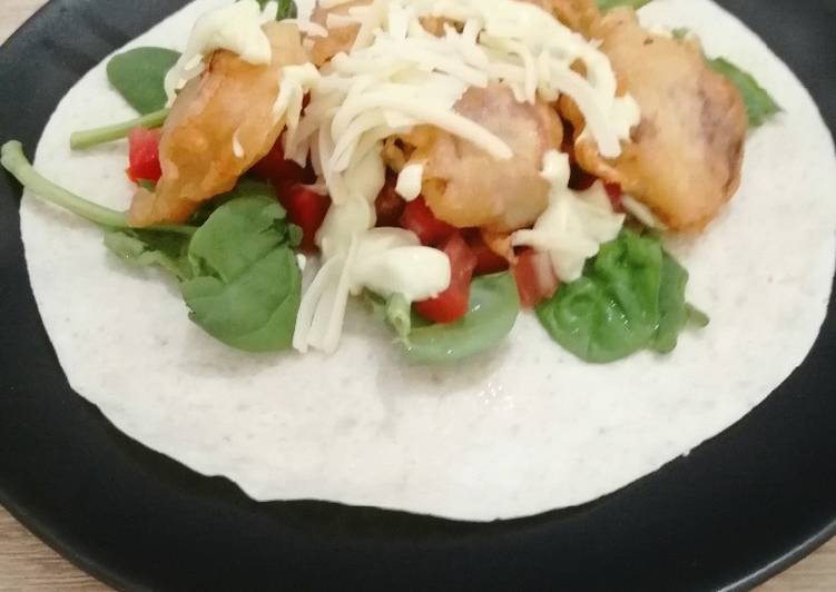 Taco de pescado en tempura con mayonesa de wasabi