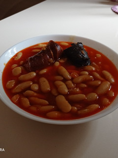 Una foto de Fabada asturiana