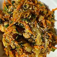 Una foto de Verduras con soja y langostinos