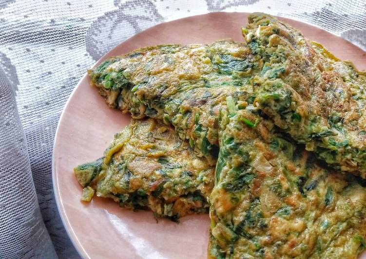 Easiest Way to Make Ultimate Chives and Chicken Omelette